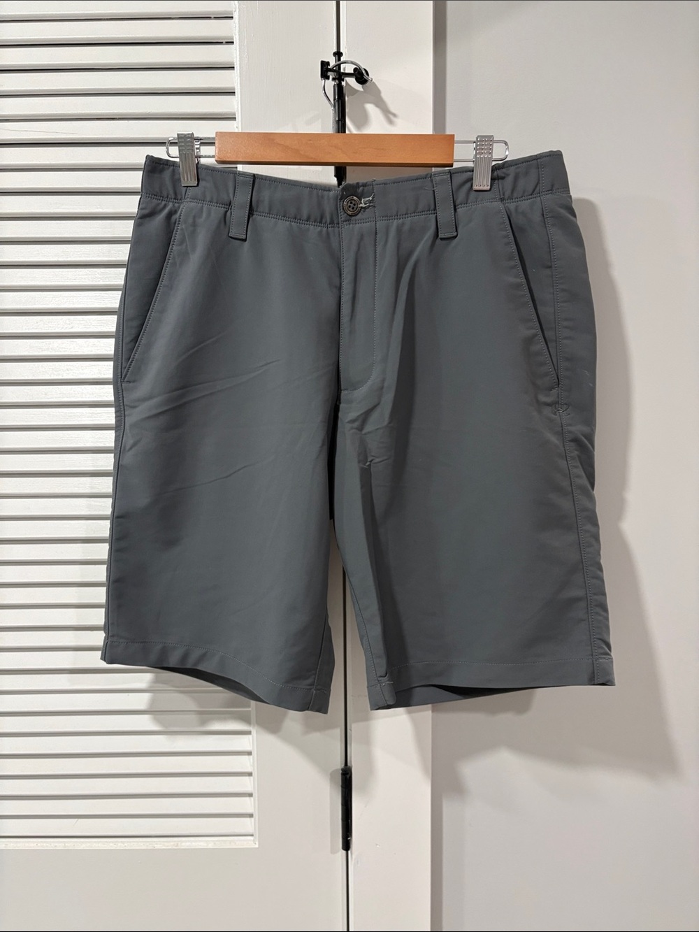 Under Armour Men's Charcoal Flat-Front Performance Shorts